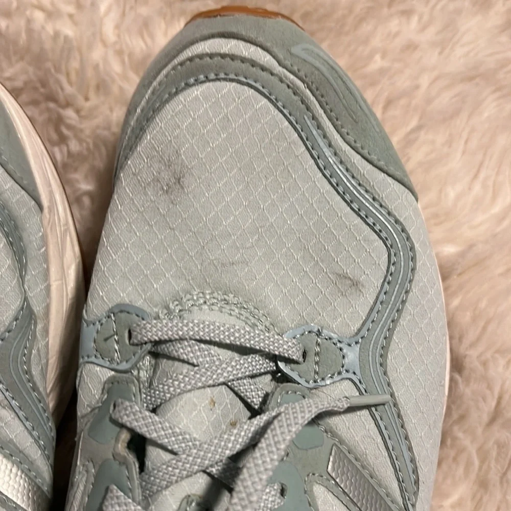 New Balance Fresh Foam Sneakers - Picture 3 of 4